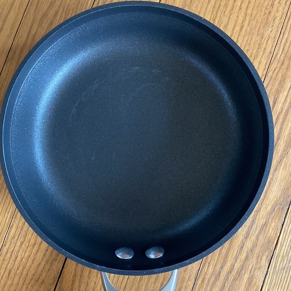 New Caphalon 8” sauté pan - Picture 5 of 5